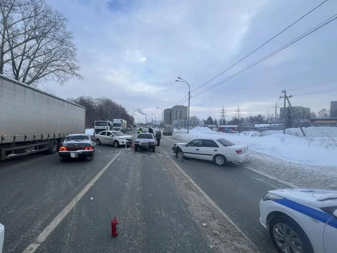 В аварии столкнулись три машины | Источник: читательница NGS.RU