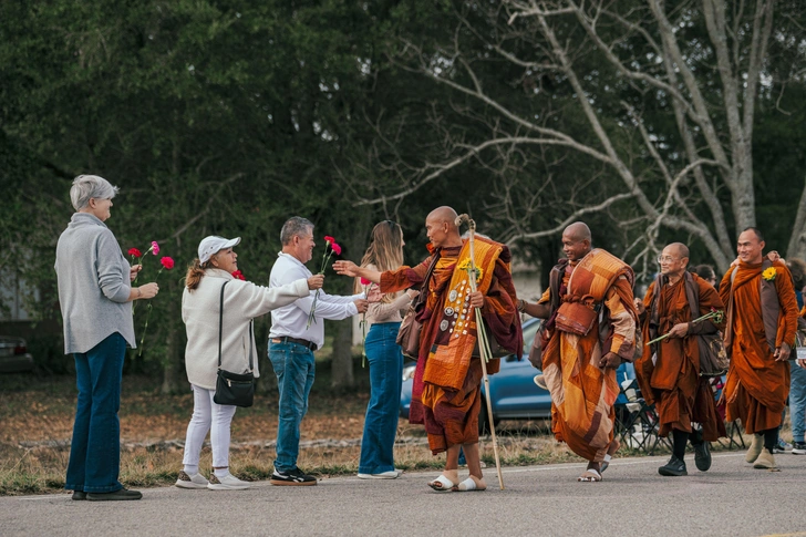 Буддийские монахи идут в Белый дом: паломничество за мир и единство в США