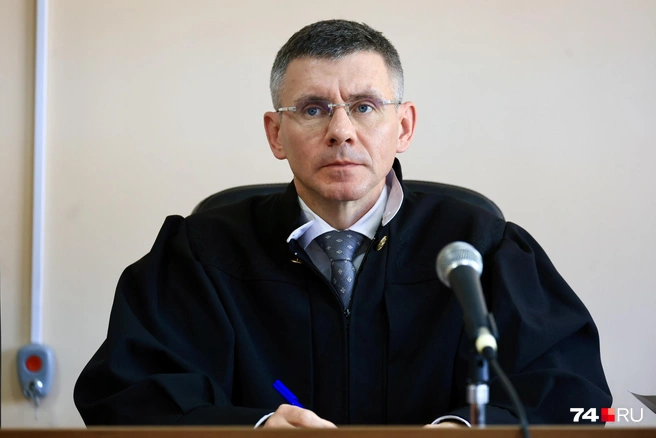 Уголовное дело рассматривает председатель Центрального райсуда Денис Лекарь | Источник: Михаил Шилкин 