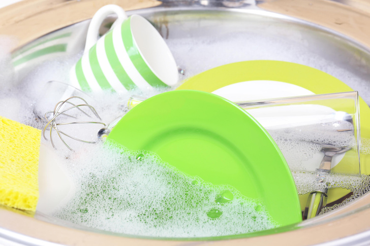 5 серьезных ошибок в мытье посуды, которые вредят здоровью