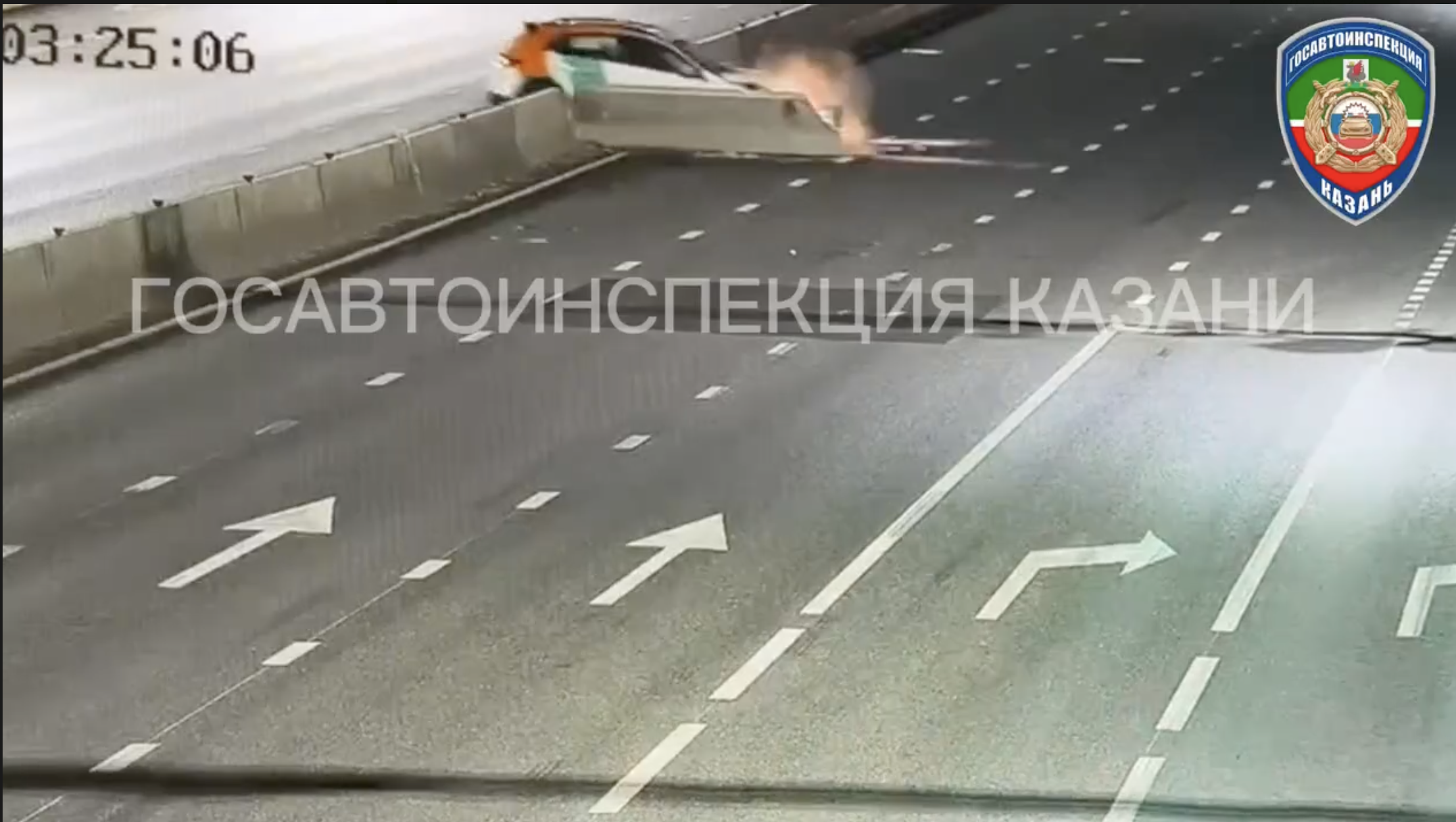 Парень на каршеринге протаранил бетонные блоки в центре Казани. Это третье такое ДТП на этом месте…