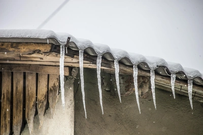 Пострадавшая от сосульки ростовчанка под наблюдением