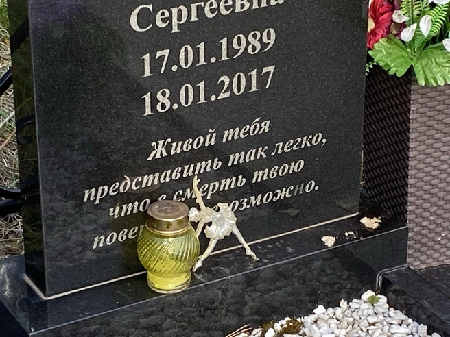 На памятнике оставили маленькую фигурку балерины | Источник: Ирина Господаренко / NGS22.RU