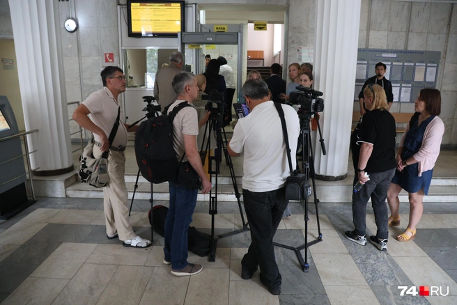 Пока в суде обед, дальше входа никого не пускают  | Источник: Наталья Лапцевич