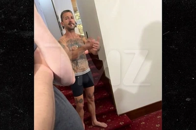 Шайа ЛаБаф в нижнем белье в итальянском отеле просит огонька