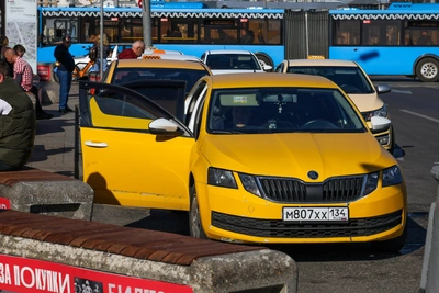Волгоградская таксистка посоветовала недовольным ездить на автобусе