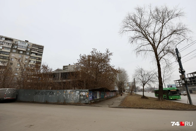 Напротив этого долгостроя есть еще один — наследие несостоявшихся саммитов ШОС и БРИКС | Источник: читатель 74.RU