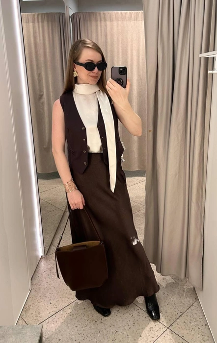 Платок — и модно, и красиво, и вытягивает силуэт | Источник: Zharikova_style / T.me