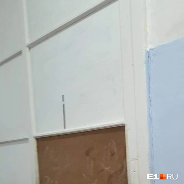 Самодельный ремонт кабинетов | Источник: читательница E1.RU