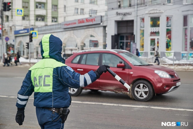 Полиция выезжает на аварии, где вред причинен только имуществу, а среди людей нет пострадавших, по очередности | Источник: Александр Ощепков / NGS.RU