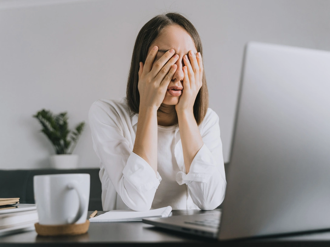 Синдром «лягушки в кипятке»: почему мы не замечаем, как наша жизнь меняется к худшему? | marieclaire.ru