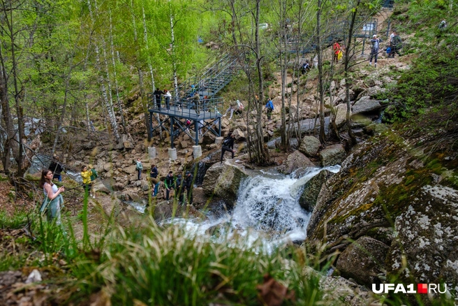 Сам водопад льет весной и может быть в дожди | Источник: Булат Салихов / UFA1.RU