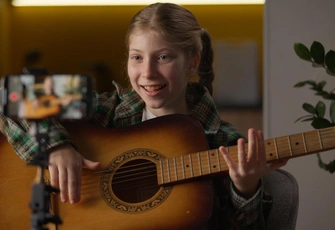 «Спросила дочь, на какие занятия ее записать, она назвала аж пять! Но это нереально. Как помочь ей выбрать?»