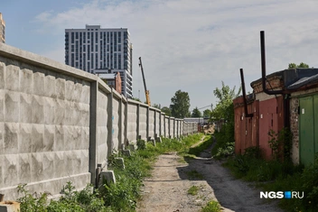 По данным ЕИСЖС, в доме продали 361 квартиру из 471. Сейчас средняя цена за квадратный метр в сделках — 160,7 тысячи рублей | Источник: Александр Ощепков / NGS.RU