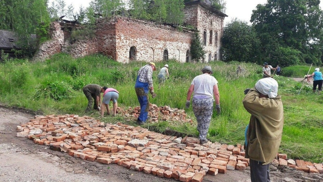 Кто яблочному Спасу рад, тот и дорогу ради него построит | Источник: «Пермь активная» / vk.com