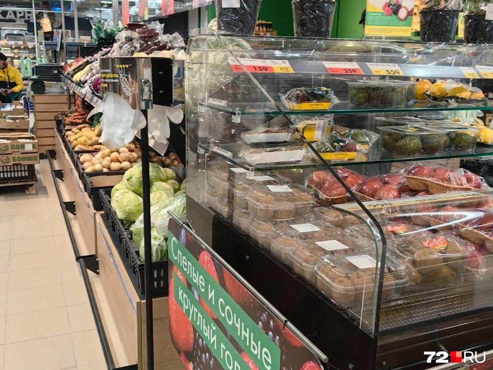 Купить продукты на суп здесь можно. Овощи и фрукты&nbsp;— в одном отделе | Источник: Павел Красоткин / 72.RU