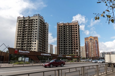 Два долгостроя в центре Мясокомбината выставили на продажу
