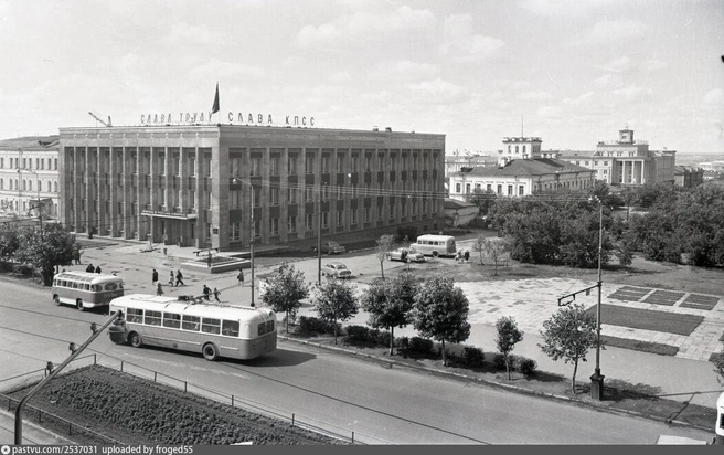 В 1970-х омичи в основном передвигались на общественном транспорте  | Источник: Евгений Мамакин / Pastvu.com 