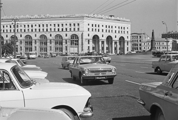 6 июня 1957 года в Москве открылся «Детский мир»: как он выглядел тогда и сейчас