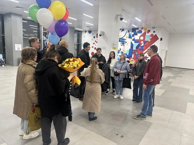 В аэропорту учителя года встречали не только близкие, ученики, но и министр образования Челябинской области  | Источник: пресс-служба Министерства образования Челябинской области