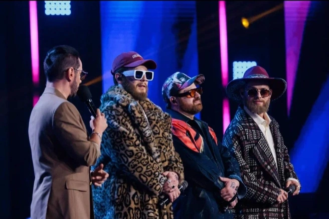 В первом туре Ростислав пел совместно с двумя другими участниками | Источник: пресс-служба телеканала ТНТ