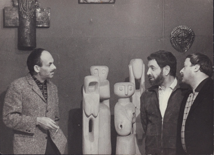 Булат Окуджава, Вадим Сидур и Юрий Левитанский в мастерской Сидура, 1969. Архив Музея Вадима Сидура. | Источник: Эдуард Гладков