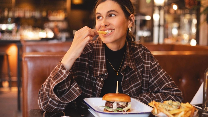 Пищевая зависимость: что это такое и существует ли она на самом деле | Источник: Ekateryna Zubal/Shutterstock/Fotodom.ru