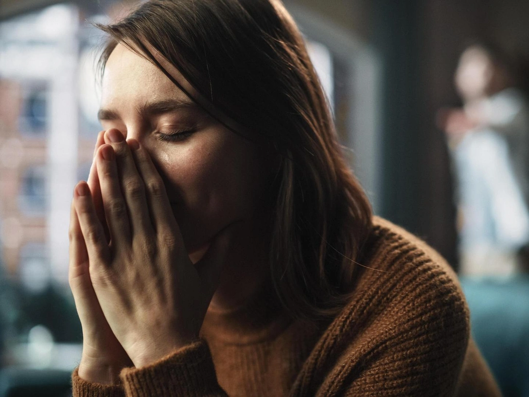 Как перестать общаться с человеком: 7 советов для завершения токсичных отношений | marieclaire.ru