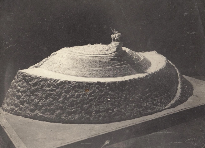 Рабочий эскиз памятника, 1950-е | Источник: предоставлено Ростаном Тавасиевым