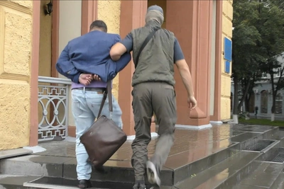 Золотодобытчиков задержали за взятку силовику в Кемерове