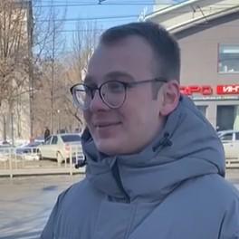 <p>Прохожий Егор</p>
