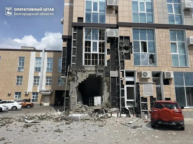 25 июля дрон ВСУ ударил по многоквартирному дому на улице Есенина в Белгороде: ранены три мирных жителя | Источник: Александр Шуваев / max.ru
