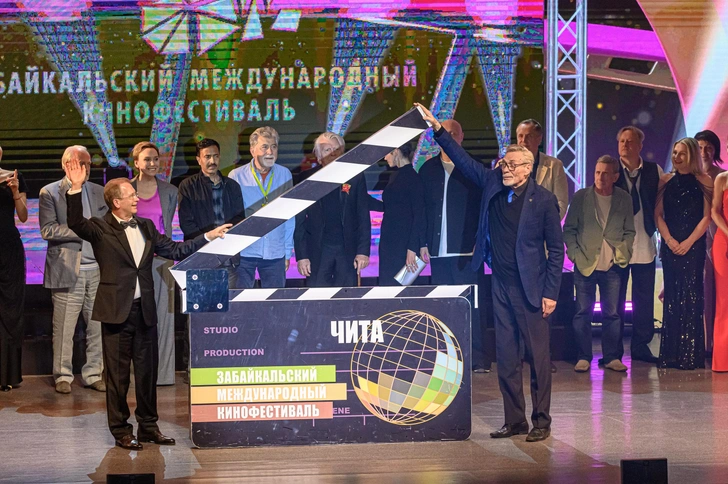 Читинцы увидели сегодня своих любимых артистов