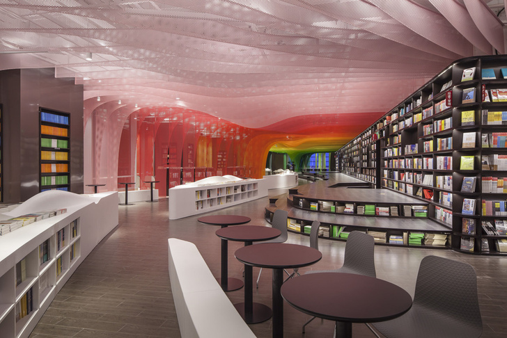 Радужный книжный магазин в Китае (фото 6)
