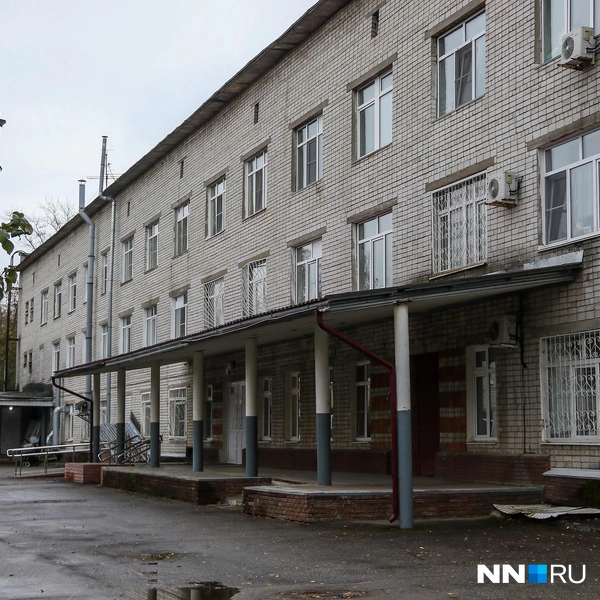 Вид на здание со стороны двора | Источник: Наталья Бурухина / NN.RU