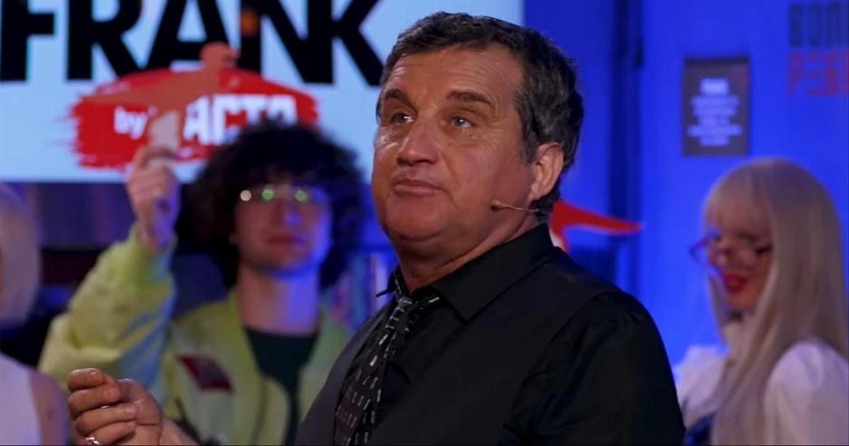 Ничего не стесняется. Ничего не стесняется
