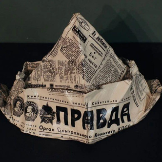 Выставка художника Тани Бродской, посвященная старым газетам