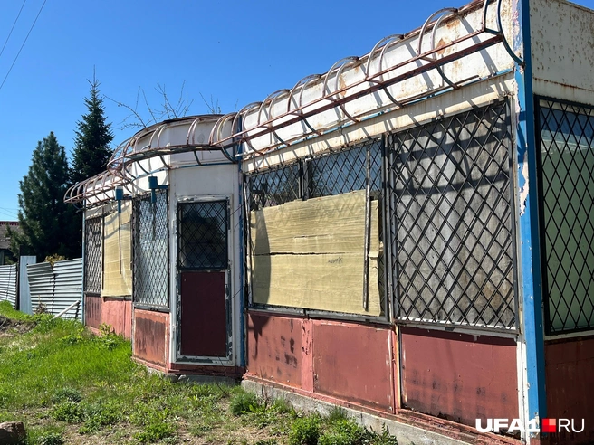 Когда-то магазин был, видимо | Источник: Андрей Бирюков / UFA1.RU