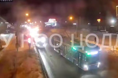 Семь вспышек при поломке троллейбуса в Новосибирске попали на видео