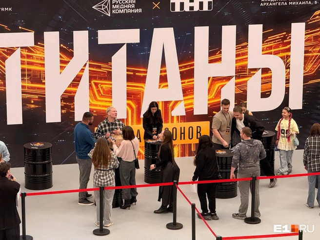 Автограф-сессия со звездами | Источник: Полина Краснопевцева / E1.RU