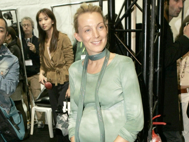 Фиби Файло во время беременности на показе Chloe 2005