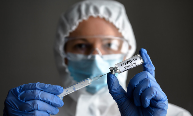 Китайские биологи объяснили, почему сейчас невозможно создать вакцину против «омикрона»