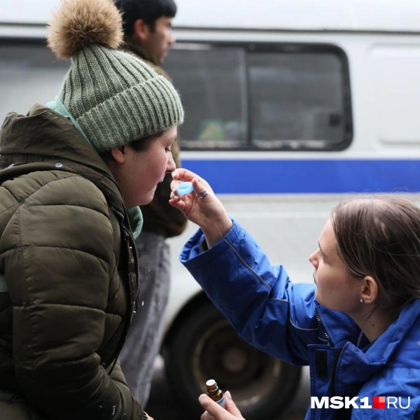 Одной из них потребовалась медицинская помощь | Источник: Артем Устюжанин / MSK1.RU