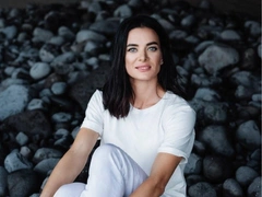 «Чувствую себя на миллион долларов»: Елена Исинбаева — о материнстве, брендовых вещах и главной высоте после спорта