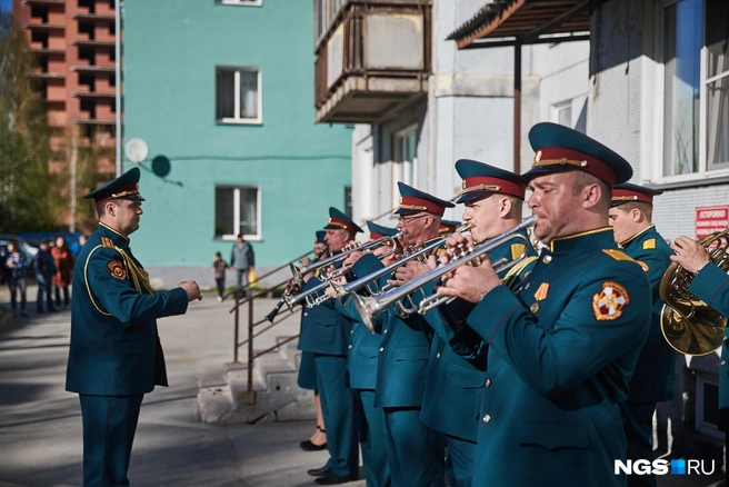 В 1944 году Иван Филиппович служил на Прибалтийском фронте, он получил тяжелое ранение в боях в Литве. В апреле 1945 года сибиряк ручным пулеметом уничтожил две боевые точки противника. | Источник: Александр Ощепков/NGS.RU