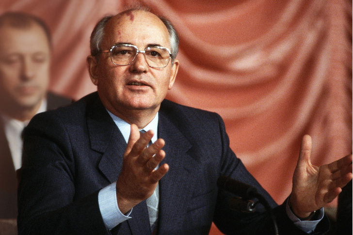Как Горбачев впервые сказал «перестройка» (мы нашли уцелевшее видео с места событий)