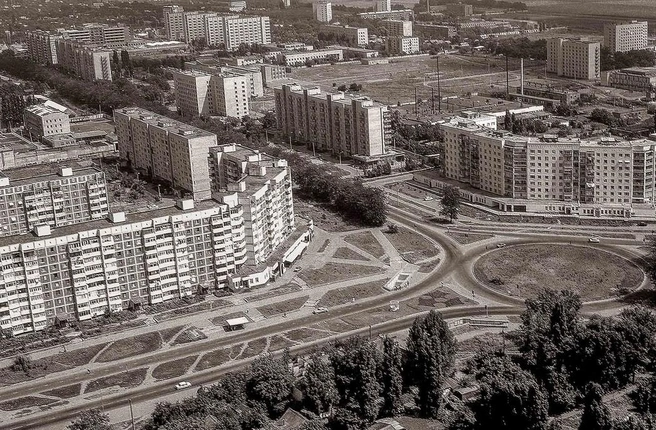 Пересечение улиц 40-летия Победы и Российской, 1997 год  | Источник: pastvu.com