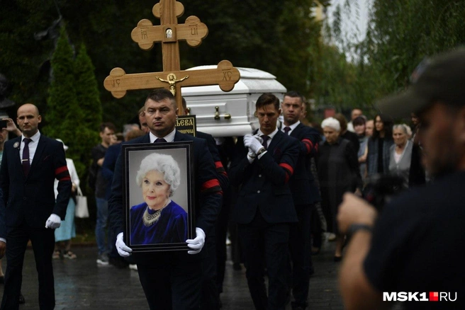 Вера васильева могила сегодня фото Москва простилась с актрисой Верой Васильевой: похороны прошли на Новодевичьем к