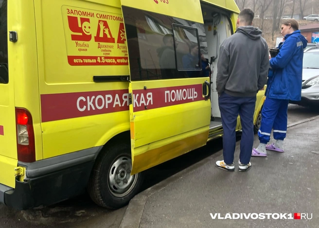На место приехали скорая и полиция | Источник: Елена Буйвол / VLADIVOSTOK1.RU