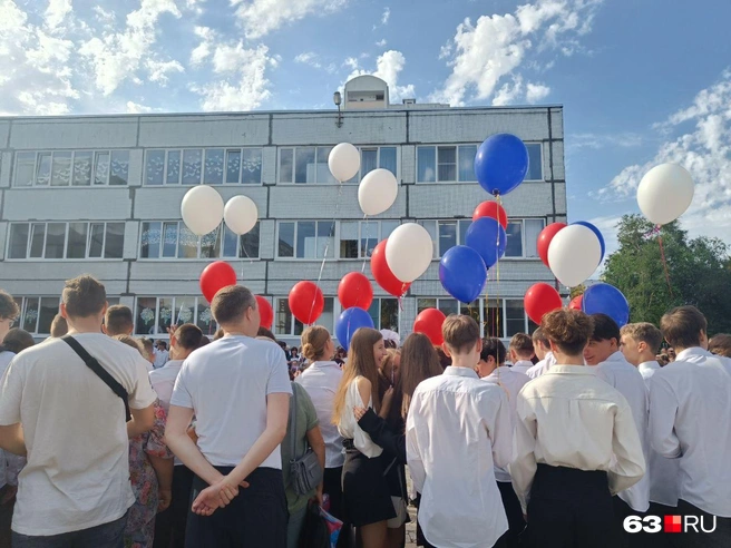 Море шаров&nbsp;— еще один атрибут 1 сентября | Источник: Юлия Дроглева / TOLYATTY.RU